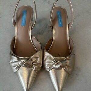 Draper James Gold Pointed-Toe Slingback Heels with Knot Bow